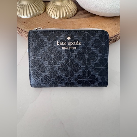 NWT | Kate Spade | Spade Flower Medium Bifold Wallet - Picture 4 of 9